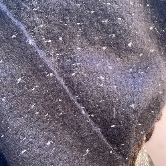 Cosy black and white speckled blanket scarf - Picture 2 of 5